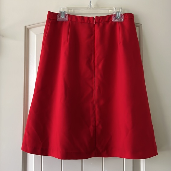 Limited Skirt - Picture 2 of 4